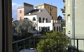 DeGeneys54(vicino Gaslini zona Quarto)